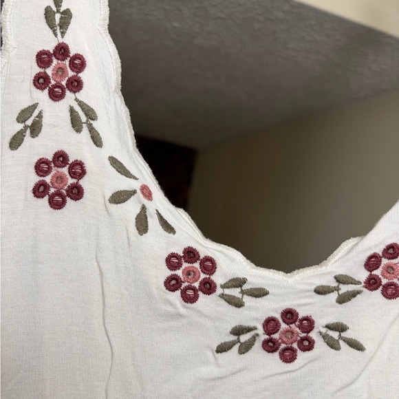 AEO Soft & Sexy Whitte Tank Top With Floral Embroidery - Picture 6 of 6
